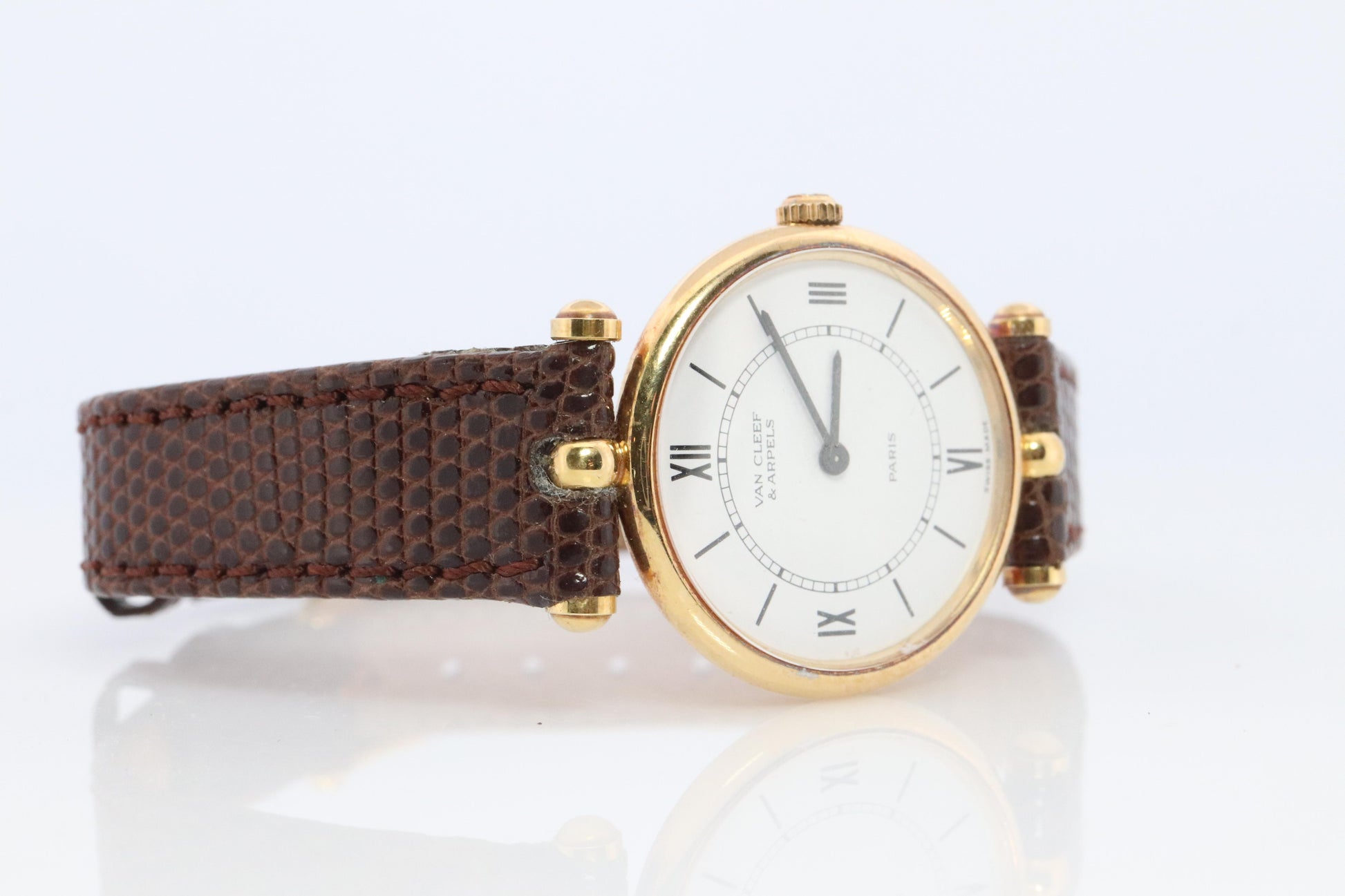 Van Cleef and Arpels 18601 watch. 18k Gold VCA Classique Ladies Watch.