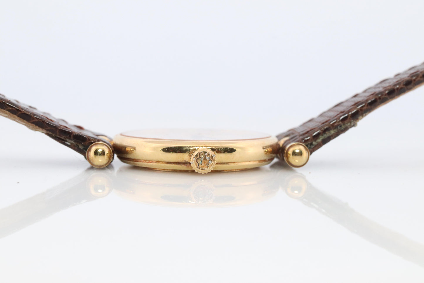 Van Cleef and Arpels 18601 watch. 18k Gold VCA Classique Ladies Watch.