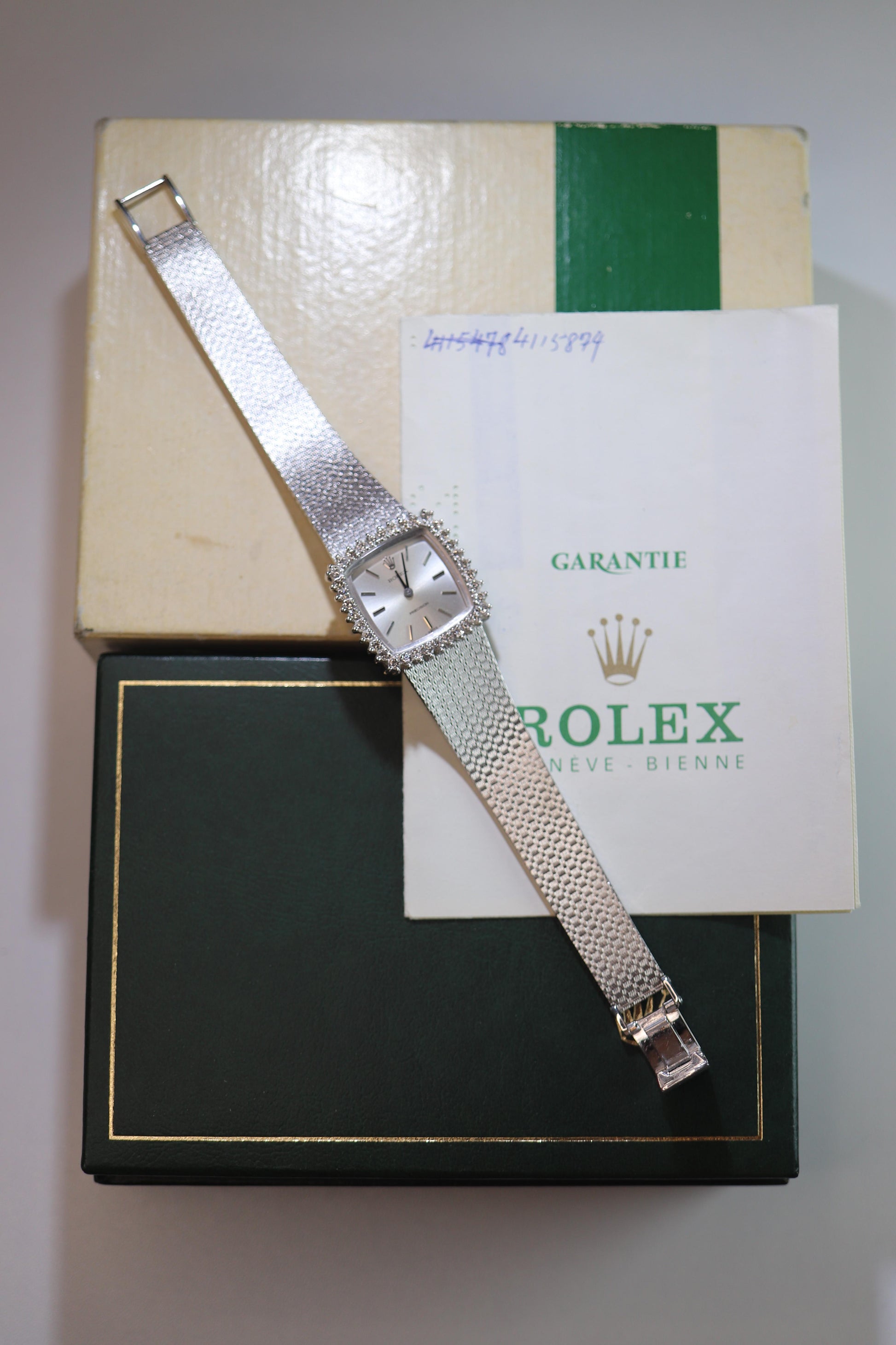 Genuine Rolex Watch. Diamond Bezel 1971 Ladies Manual ROLEX 2611 Precision