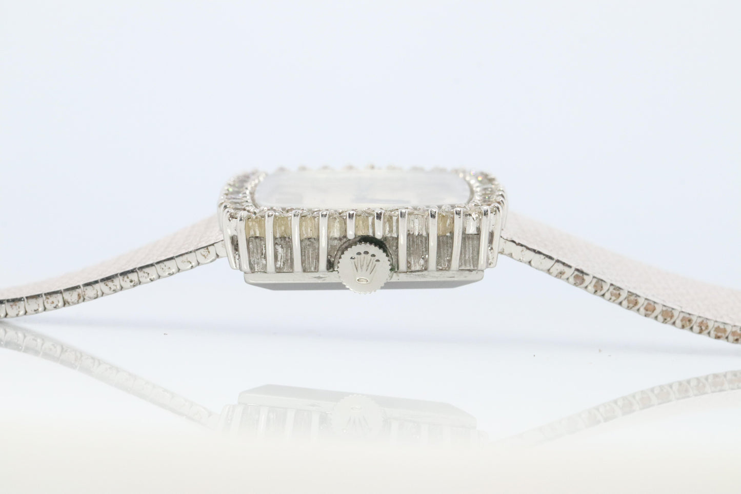 Genuine Rolex Watch. Diamond Bezel 1971 Ladies Manual ROLEX 2611 Precision