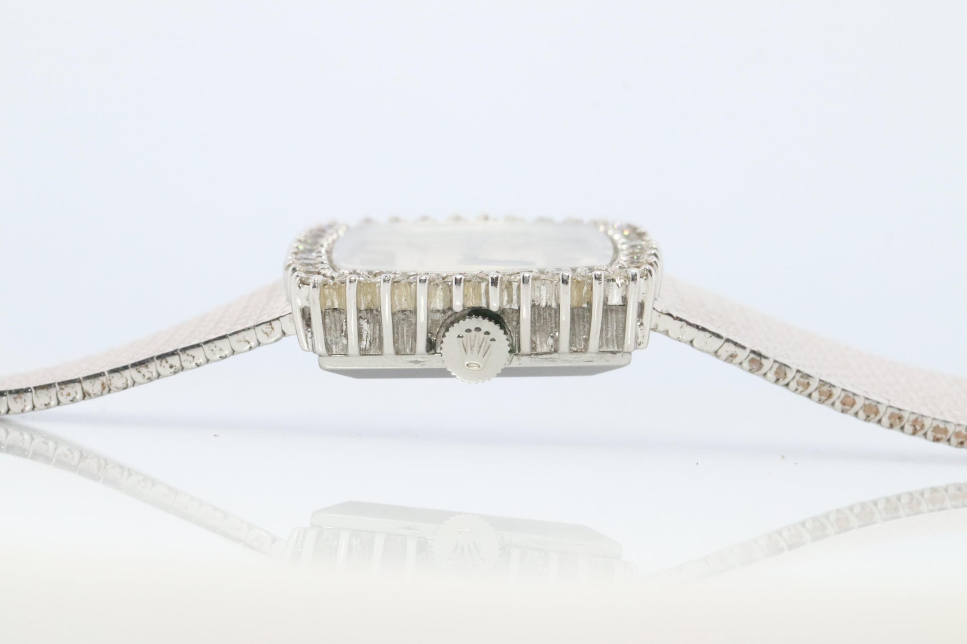 Genuine Rolex Watch. Diamond Bezel 1971 Ladies Manual ROLEX 2611 Precision