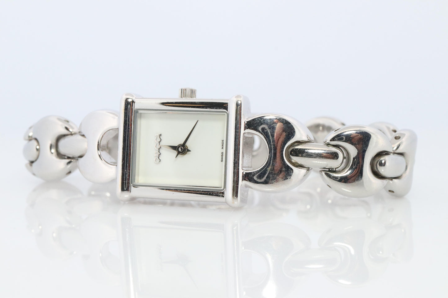 Vintage GUCCI Quartz 1800L  Watch. Gucci Ladies Silver Tone White Dial.