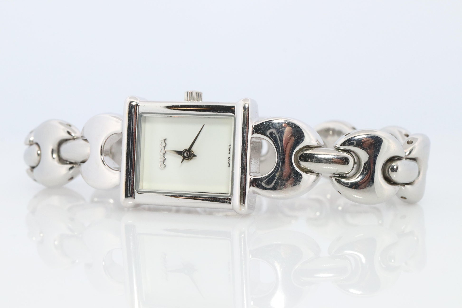 Vintage GUCCI Quartz 1800L  Watch. Gucci Ladies Silver Tone White Dial.