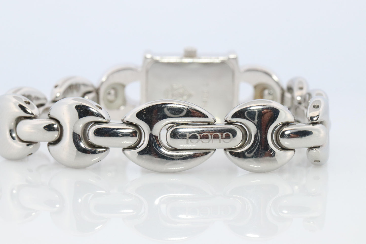 Vintage GUCCI Quartz 1800L  Watch. Gucci Ladies Silver Tone White Dial.