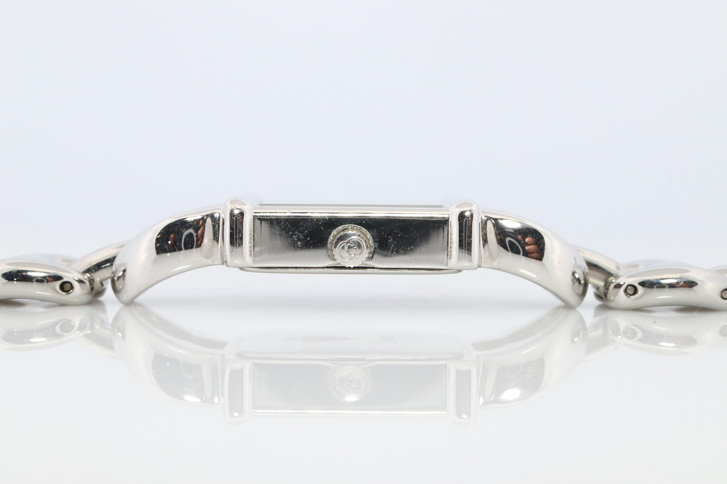Vintage GUCCI Quartz 1800L  Watch. Gucci Ladies Silver Tone White Dial.