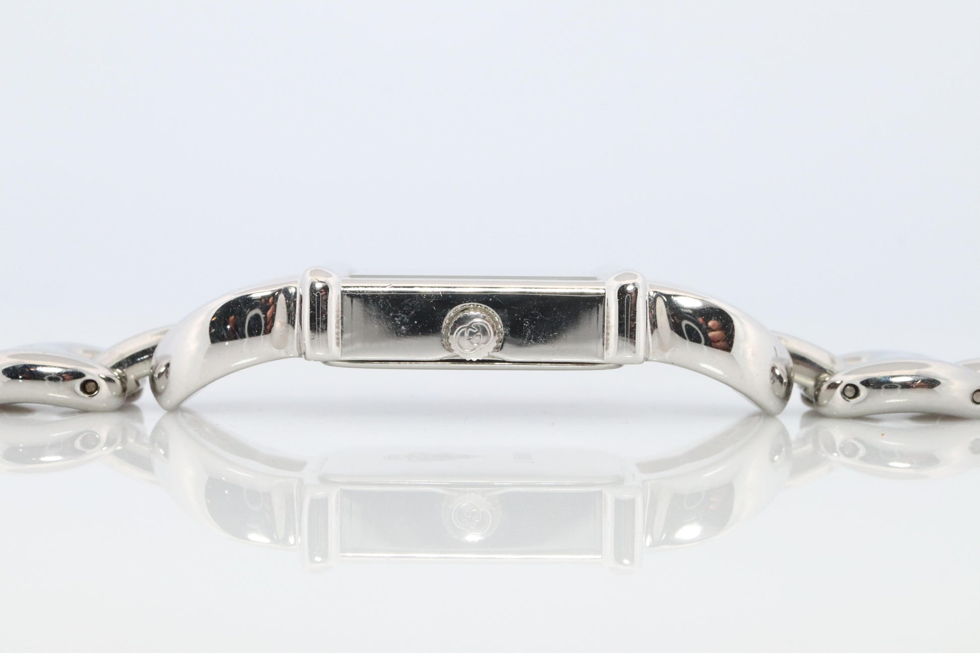 Vintage GUCCI Quartz 1800L  Watch. Gucci Ladies Silver Tone White Dial.