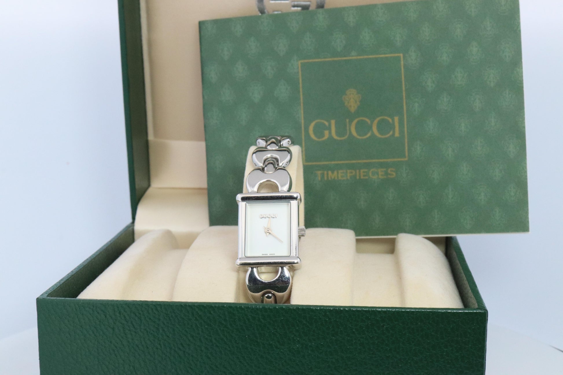 Vintage GUCCI Quartz 1800L  Watch. Gucci Ladies Silver Tone White Dial.
