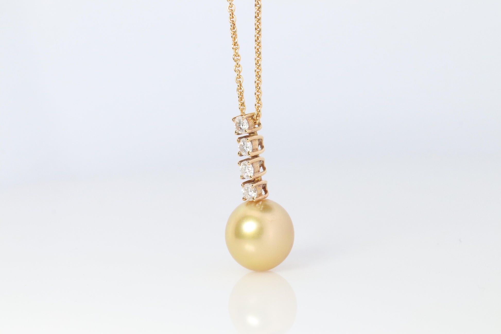 Mikimoto Pendant. Genuine 18k Yellow Gold Mikimoto South Sea Pearl Necklace