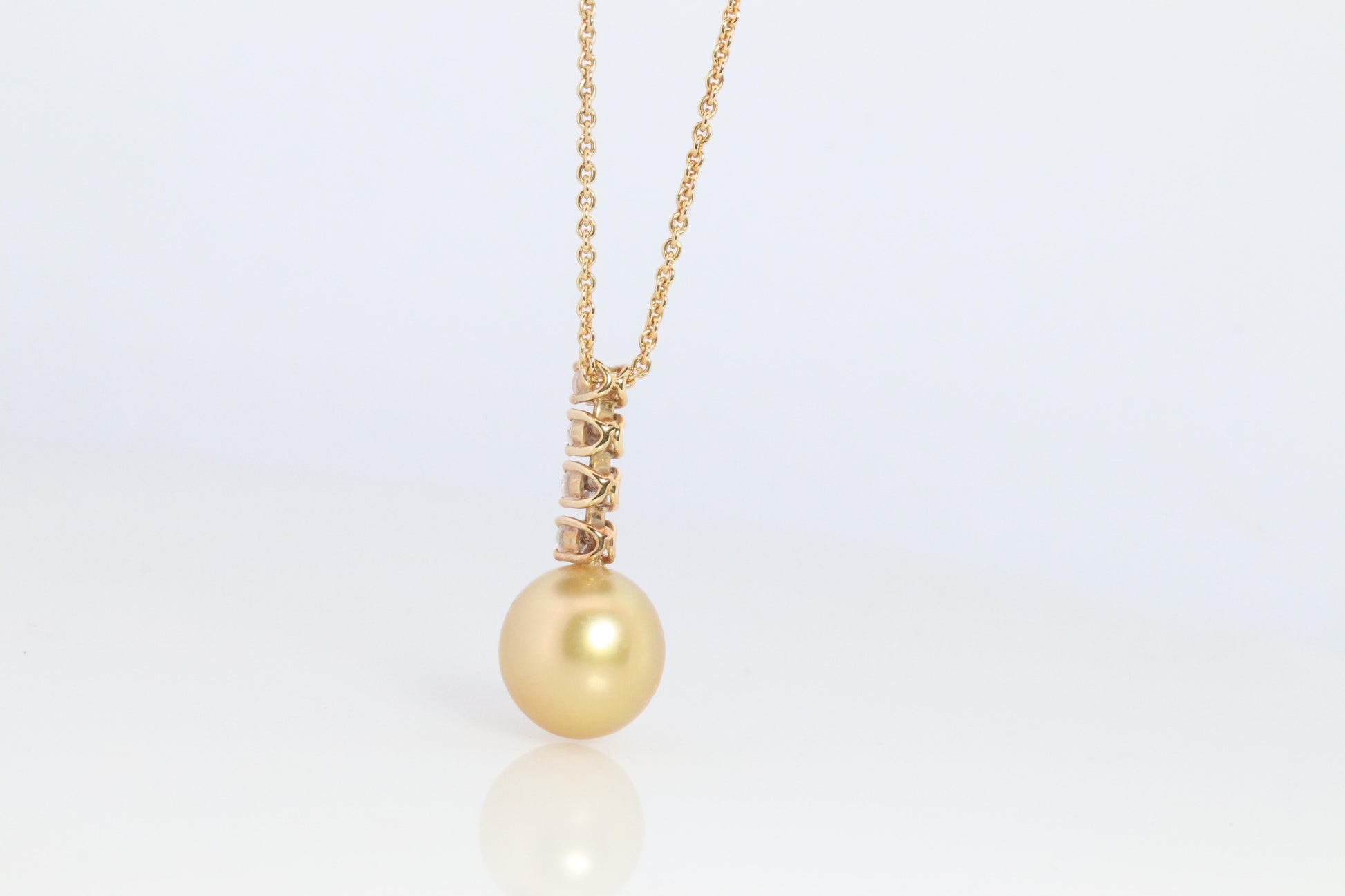 Mikimoto Pendant. Genuine 18k Yellow Gold Mikimoto South Sea Pearl Necklace