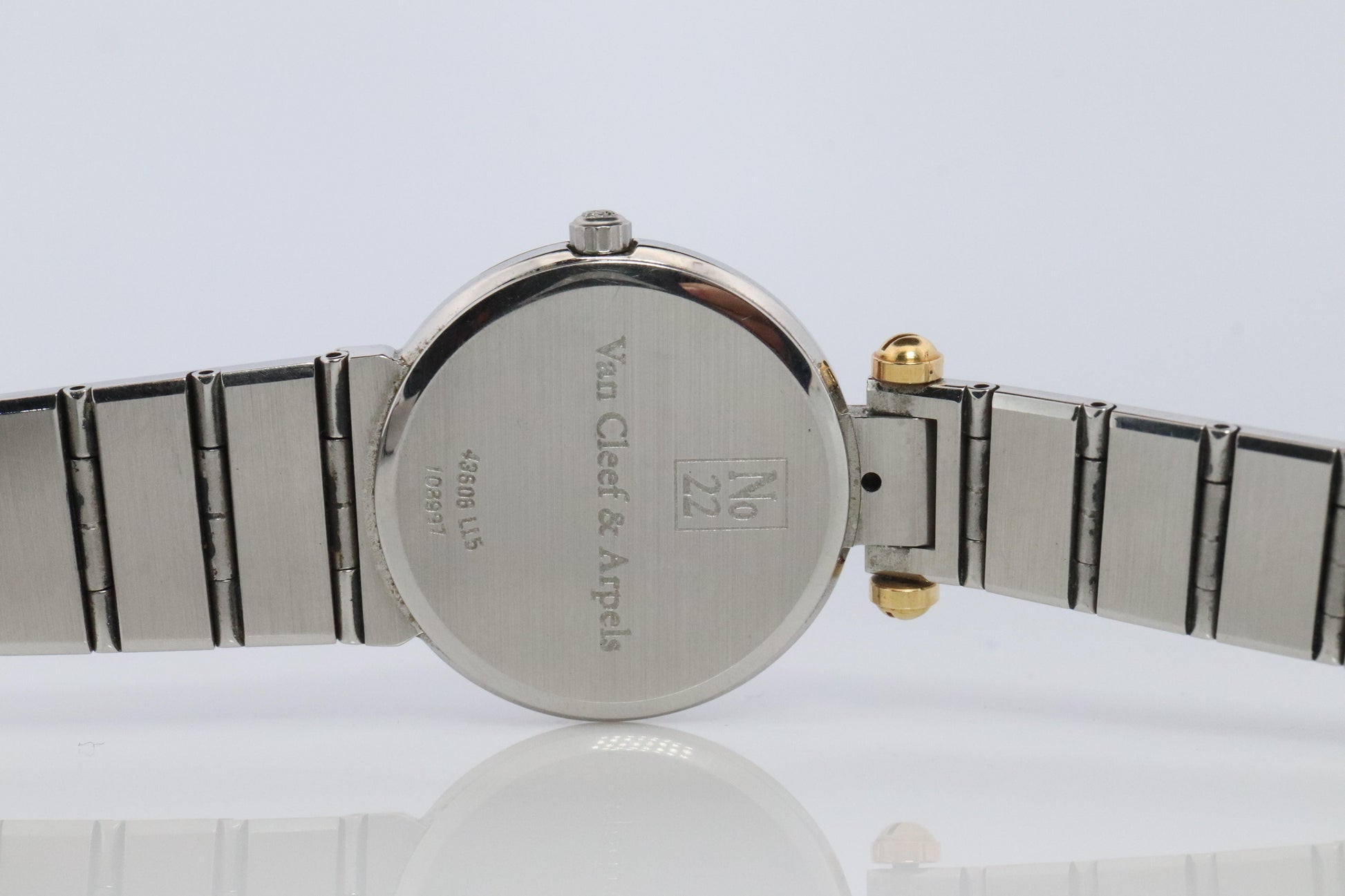 Van Cleef and Arpels 43106 LL5 watch. La Collection SS Round 24mm Watch