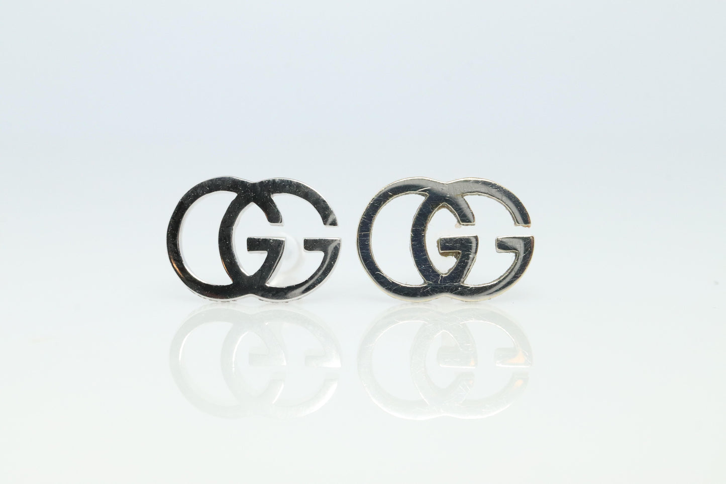 Vintage GUCCI Earrings. 18k White Gold Gucci Interlink Logo Studs