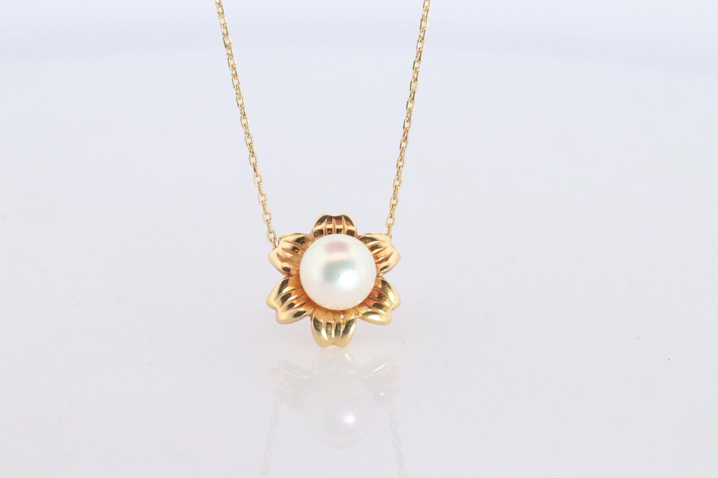 Mikimoto Pendant. Vintage 18k Gold Mikimoto Pearl Flower Necklace.