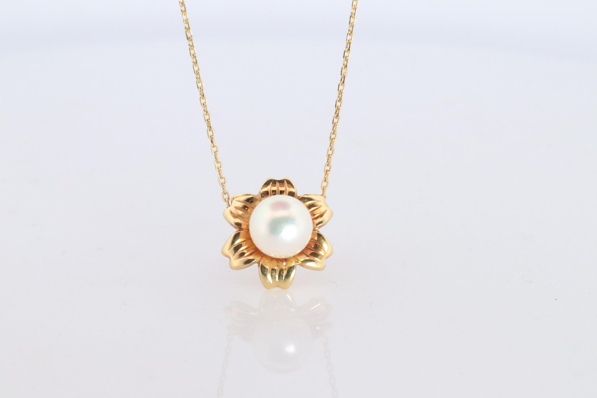 Mikimoto Pendant. Vintage 18k Gold Mikimoto Pearl Flower Necklace.