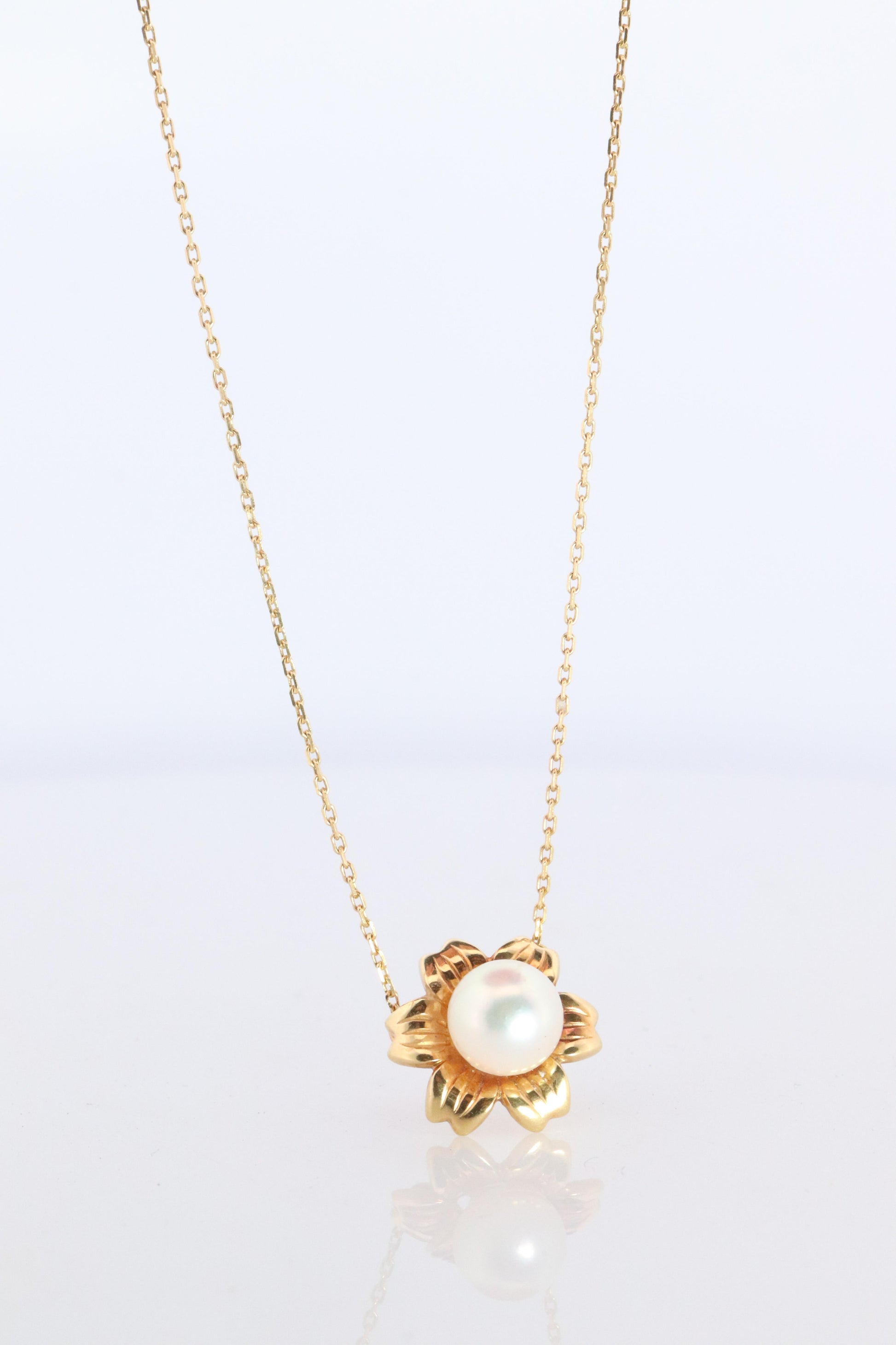Mikimoto Pendant. Vintage 18k Gold Mikimoto Pearl Flower Necklace.