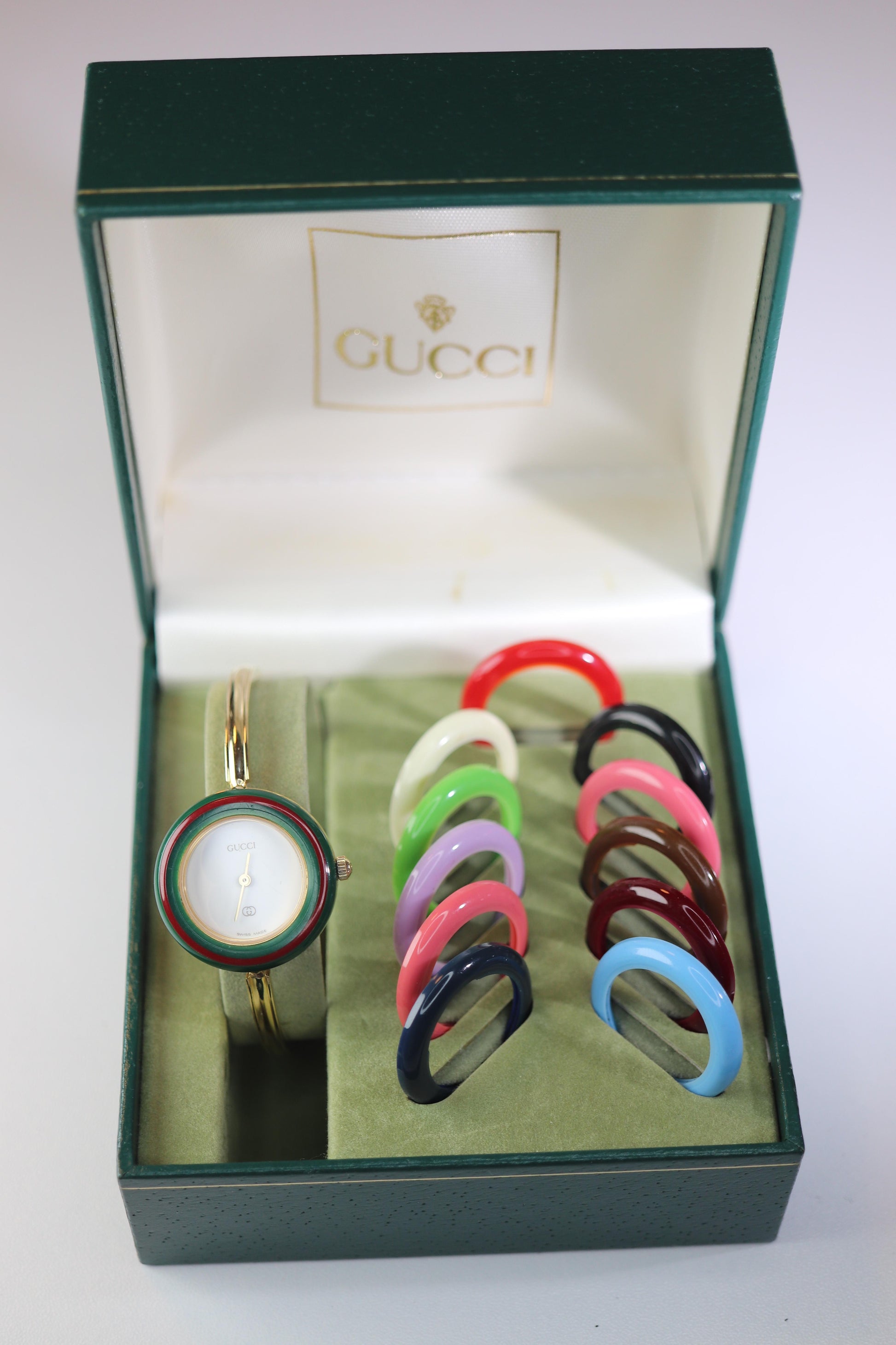 Vintage GUCCI Quartz 1100L Watch. Gucci Ladies Bangle Interchange 12 Bezel watch