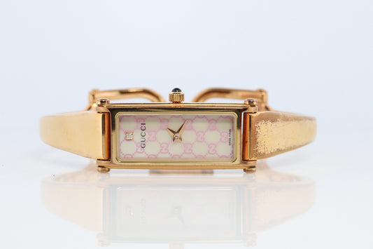 Vintage GUCCI 1500L Quartz Wrist Watch. Gucci Gold tone LOGO Bangle Watch