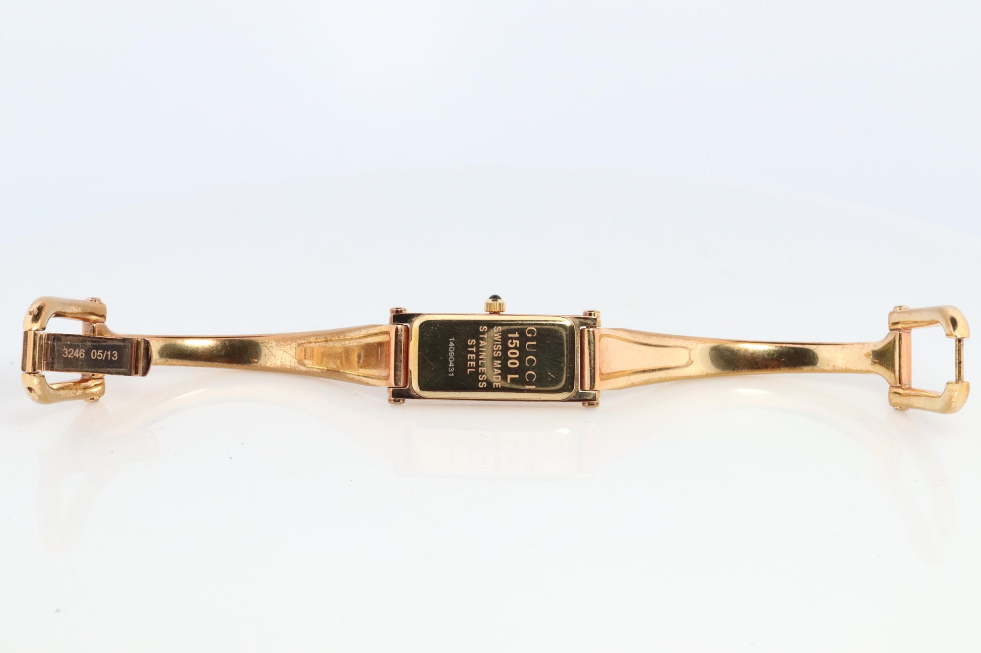 Vintage GUCCI 1500L Quartz Wrist Watch. Gucci Gold tone LOGO Bangle Watch