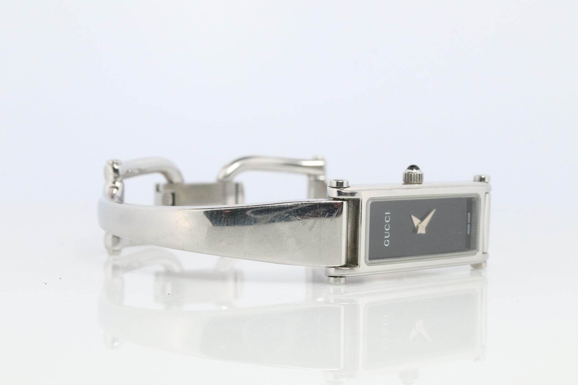 Vintage GUCCI 1500L Quartz Wrist Watch. Gucci Silver Black Dial Bangle Watch