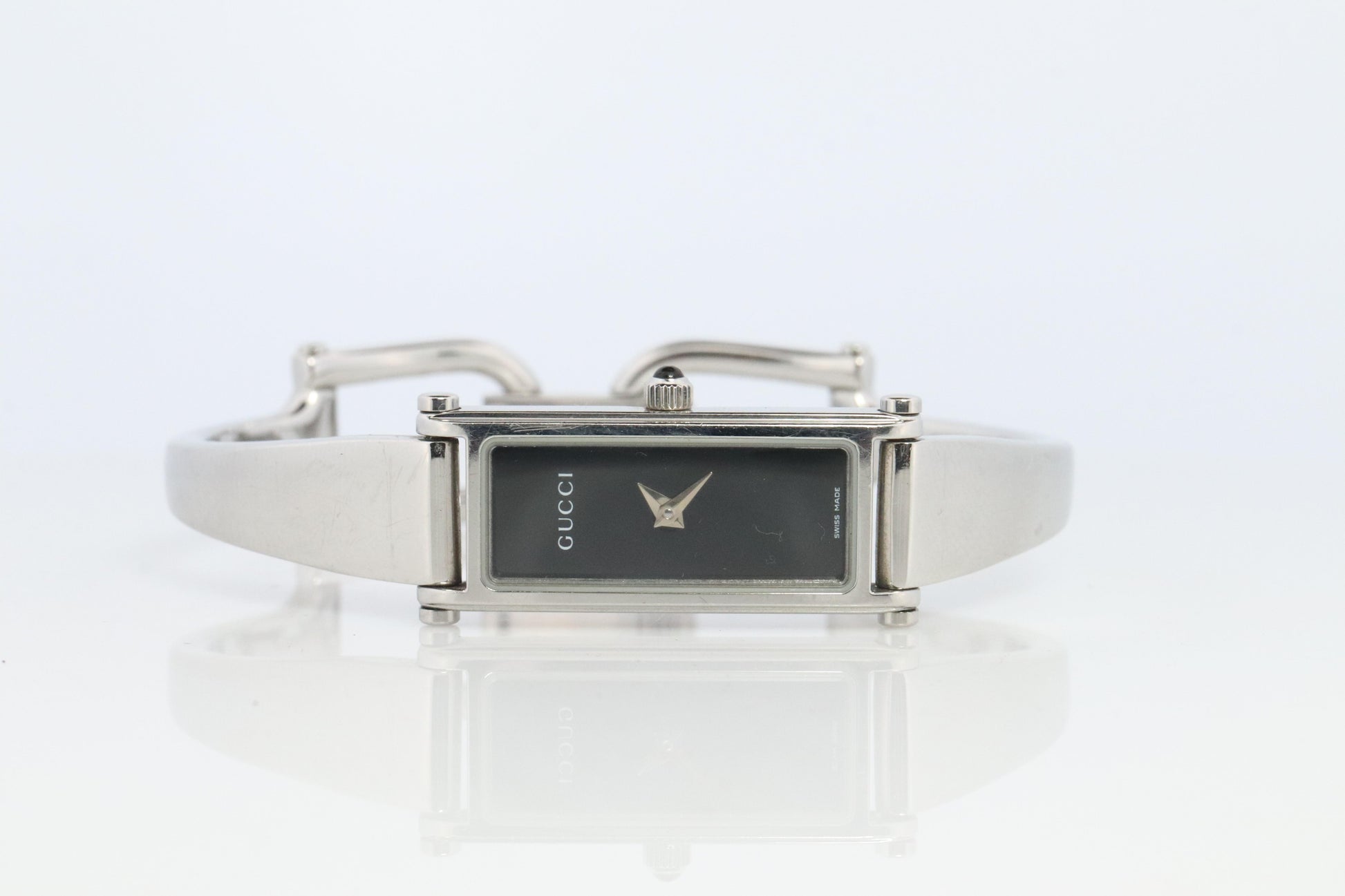 Vintage GUCCI 1500L Quartz Wrist Watch. Gucci Silver Black Dial Bangle Watch