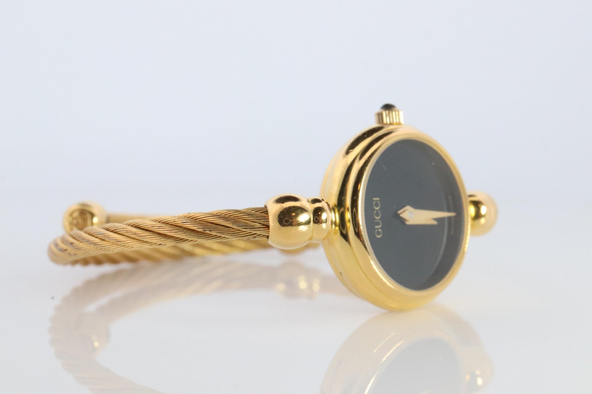 Vintage GUCCI Quartz 2700.2.L  Watch. Gucci Ladies Bangle Gold Tone Wristwatch