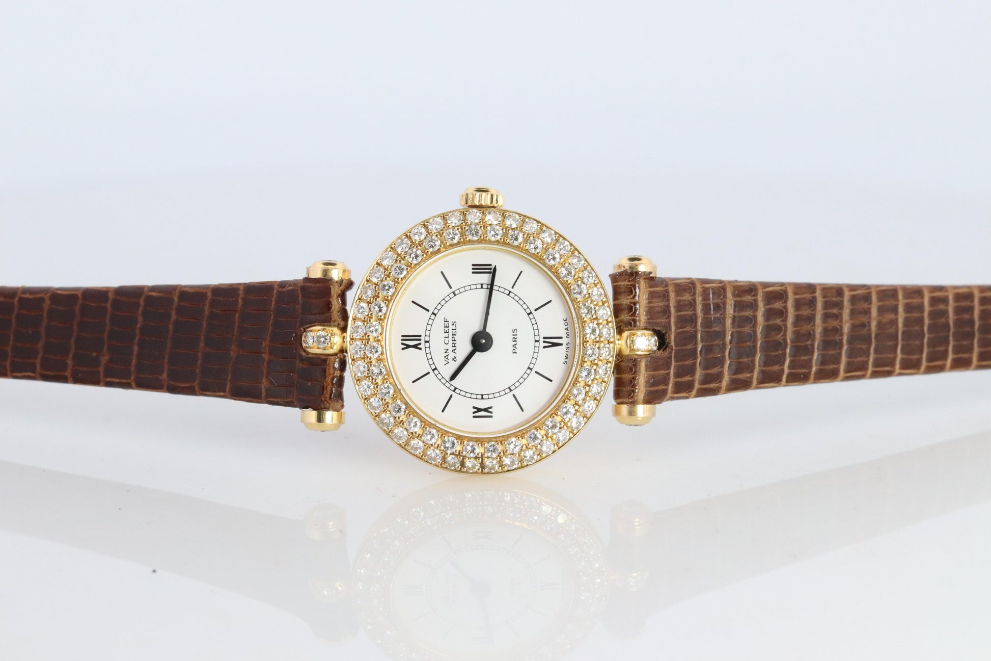 Van Cleef and Arpels 18932 B2 watch. 18k Gold VCA Classique Diamond Bezel.