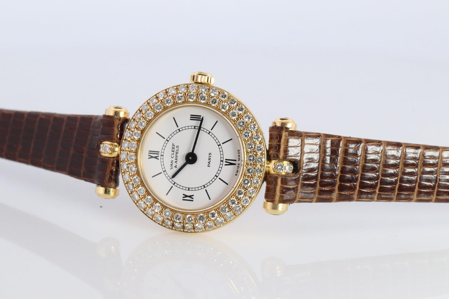 Van Cleef and Arpels 18932 B2 watch. 18k Gold VCA Classique Diamond Bezel.