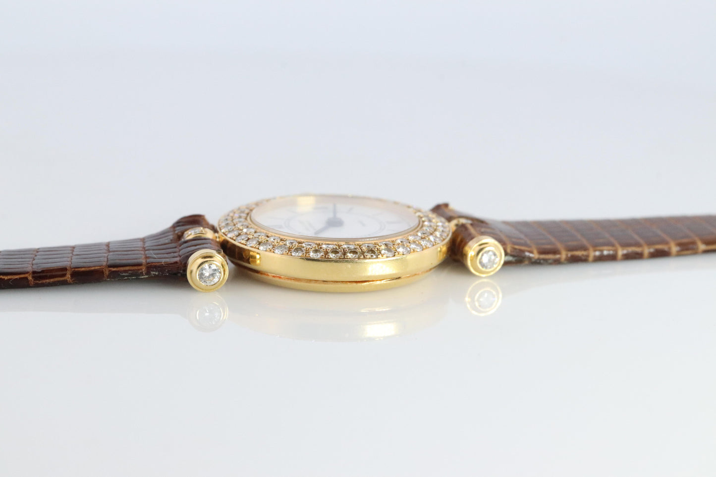 Van Cleef and Arpels 18932 B2 watch. 18k Gold VCA Classique Diamond Bezel.