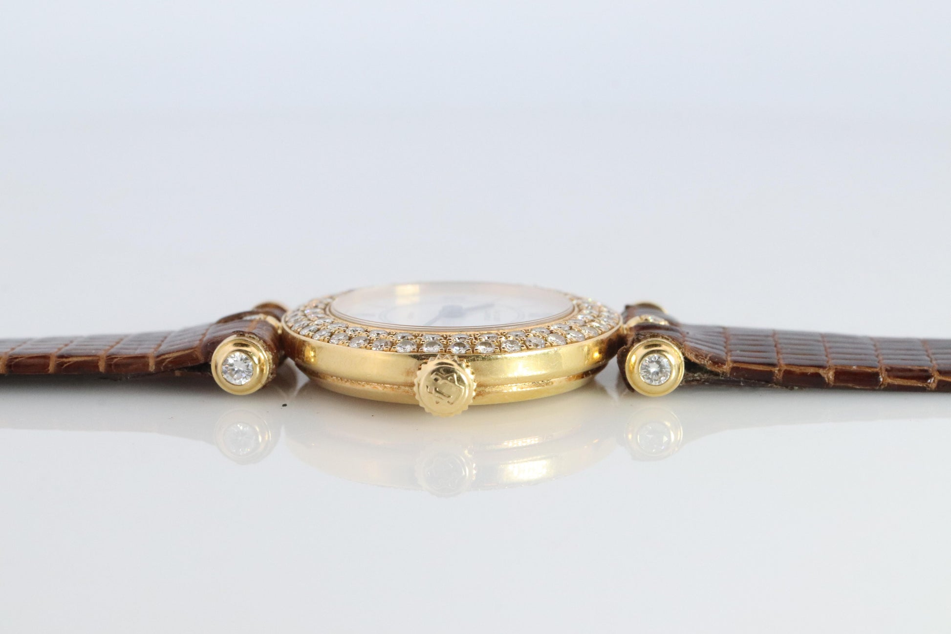 Van Cleef and Arpels 18932 B2 watch. 18k Gold VCA Classique Diamond Bezel.