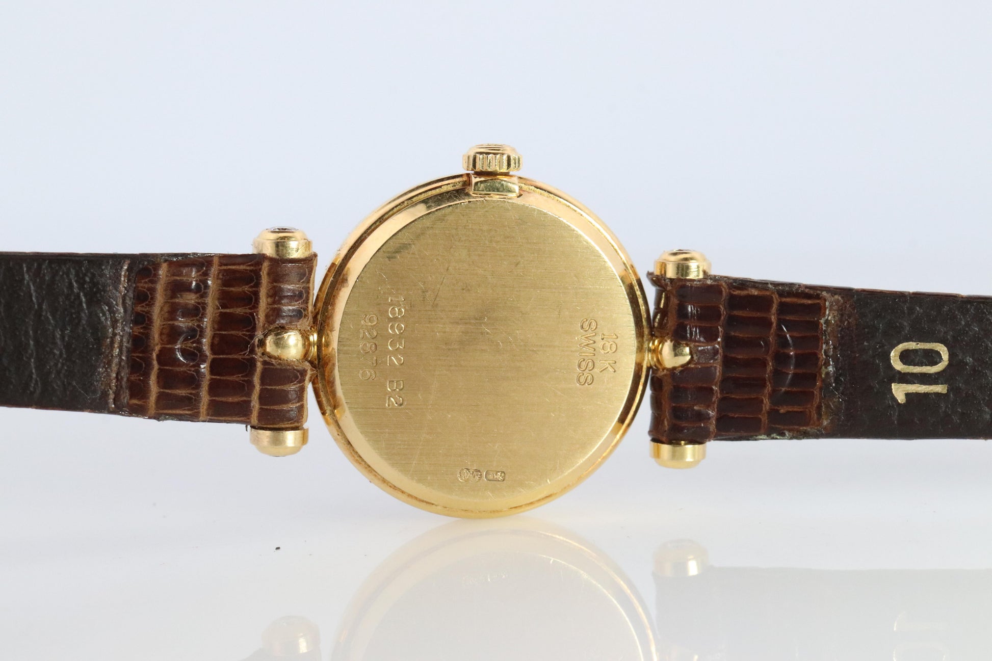 Van Cleef and Arpels 18932 B2 watch. 18k Gold VCA Classique Diamond Bezel.