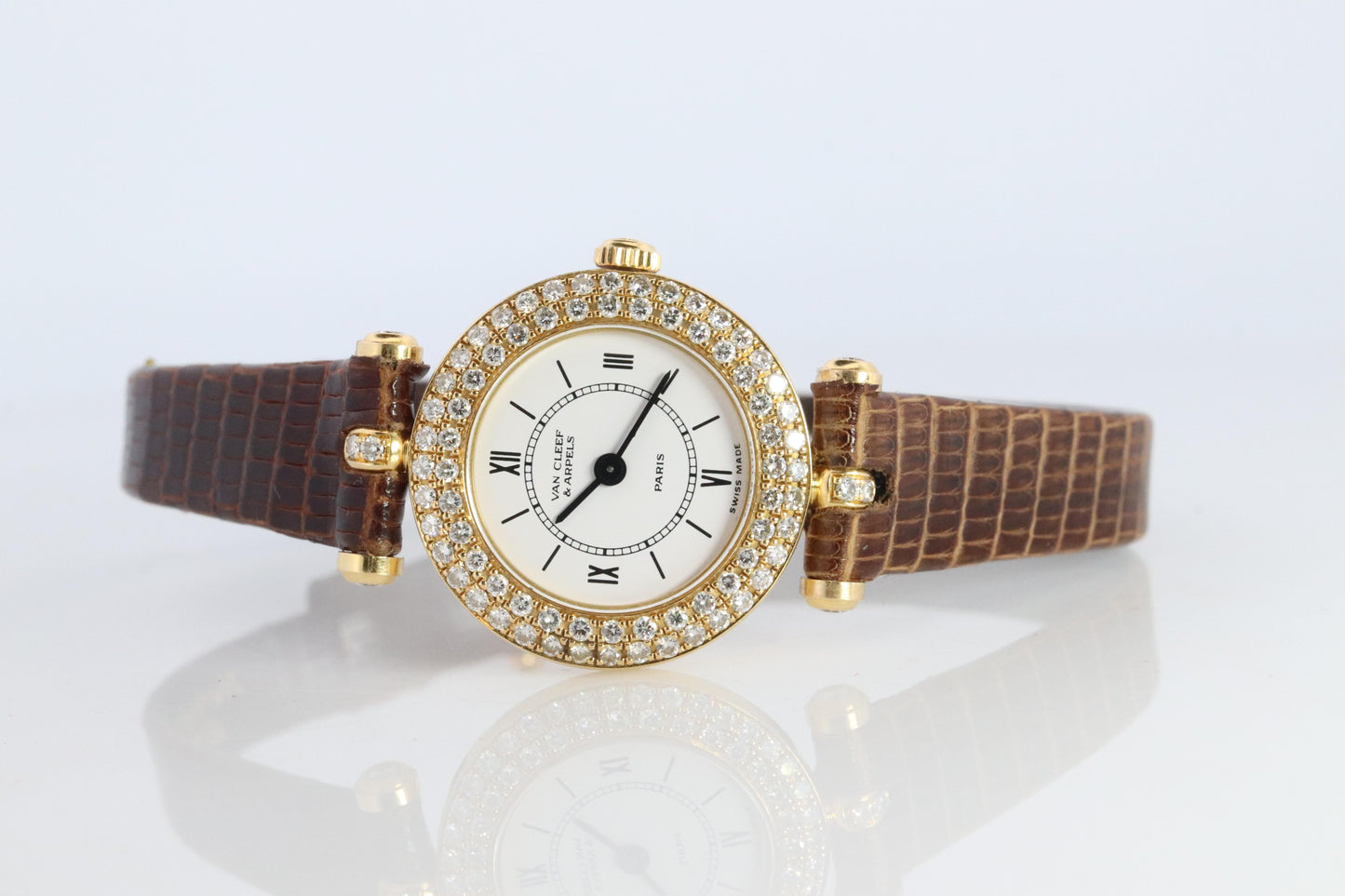 Van Cleef and Arpels 18932 B2 watch. 18k Gold VCA Classique Diamond Bezel.