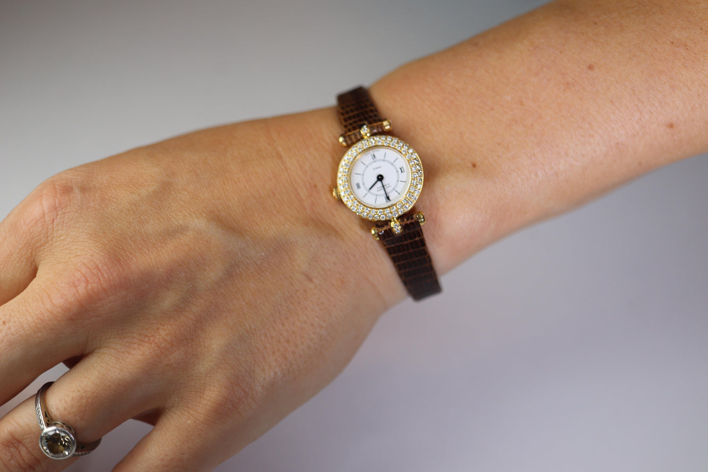 Van Cleef and Arpels 18932 B2 watch. 18k Gold VCA Classique Diamond Bezel.