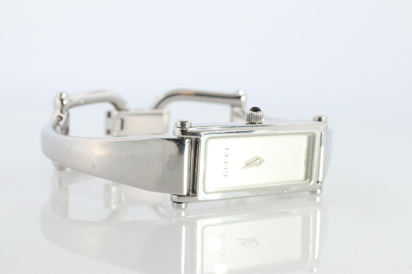 Vintage GUCCI 1500L Quartz Wrist Watch. Gucci Silver tone Bangle Watch