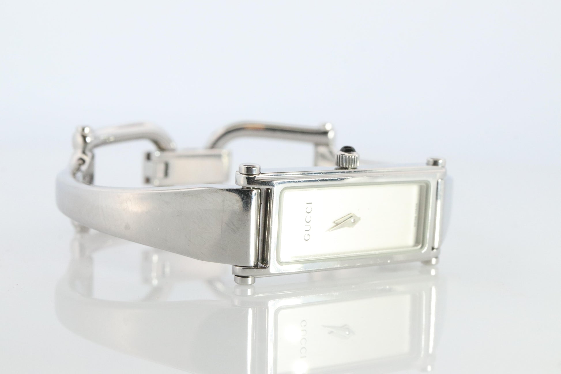 Vintage GUCCI 1500L Quartz Wrist Watch. Gucci Silver tone Bangle Watch