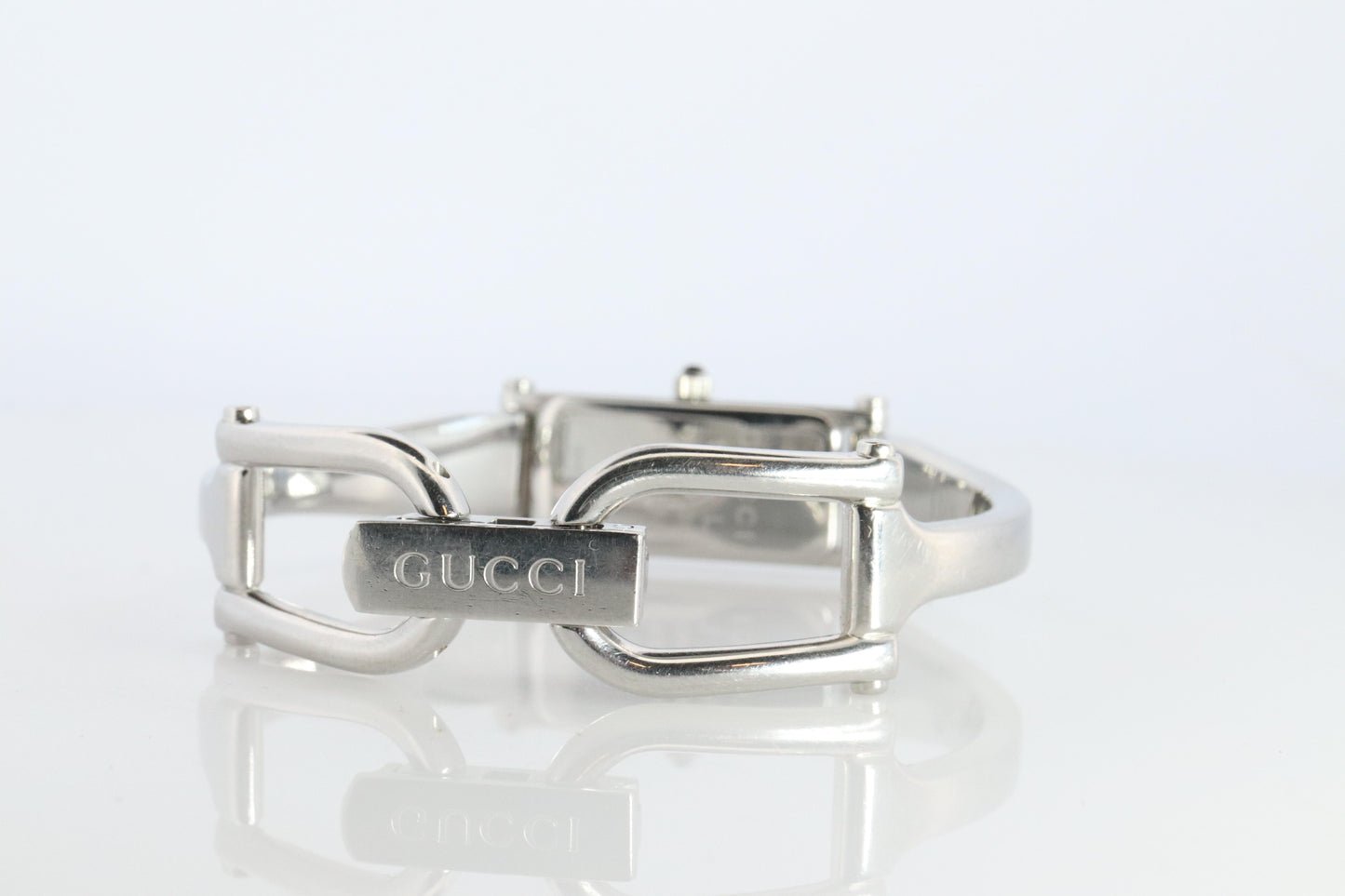 Vintage GUCCI 1500L Quartz Wrist Watch. Gucci Silver tone Bangle Watch