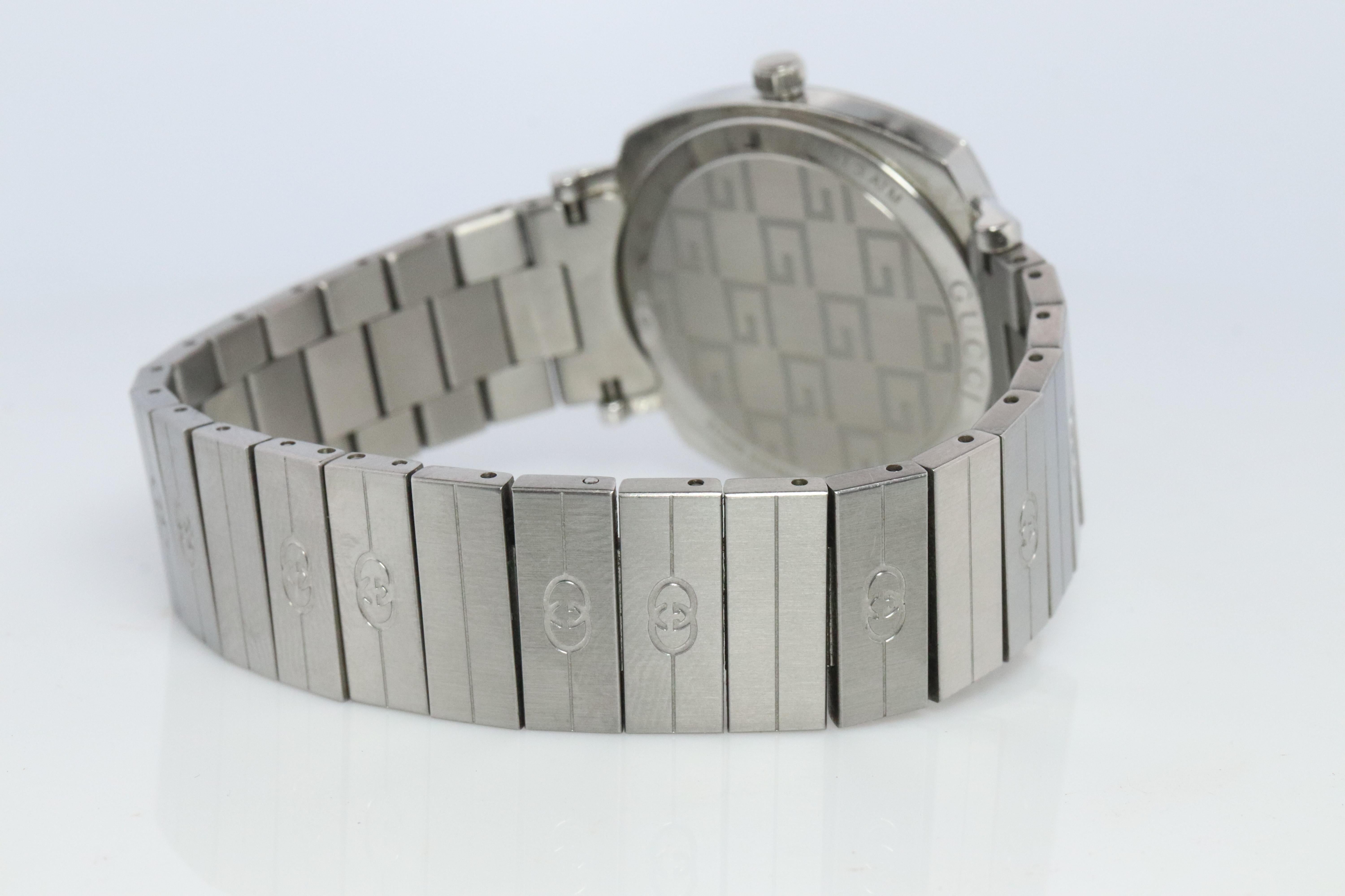GUCCI Grip YA157401 Watch. Silver Tone Gucci 157.4 WristWatch