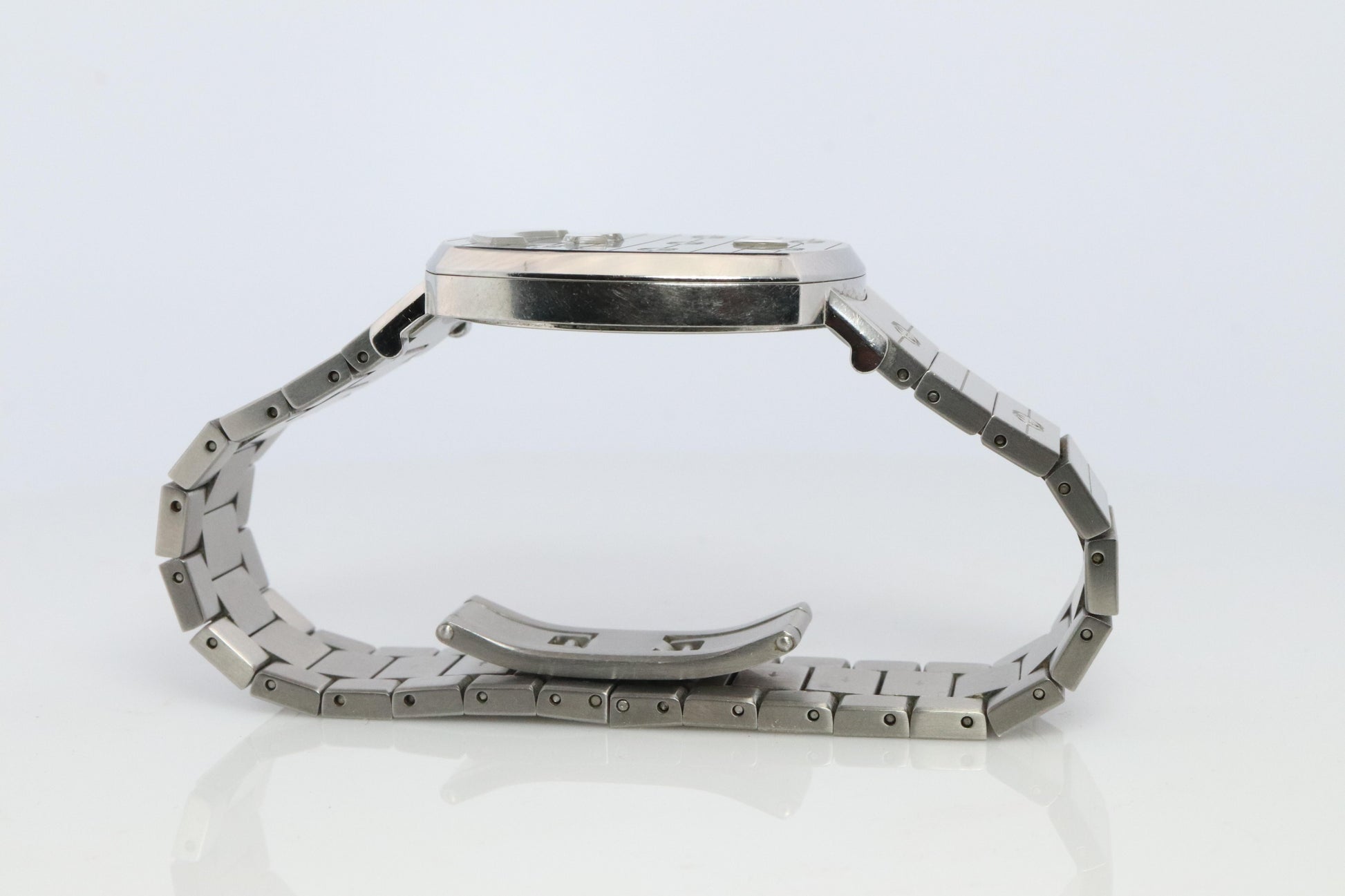 GUCCI Grip YA157401 Watch. Silver Tone Gucci 157.4 WristWatch