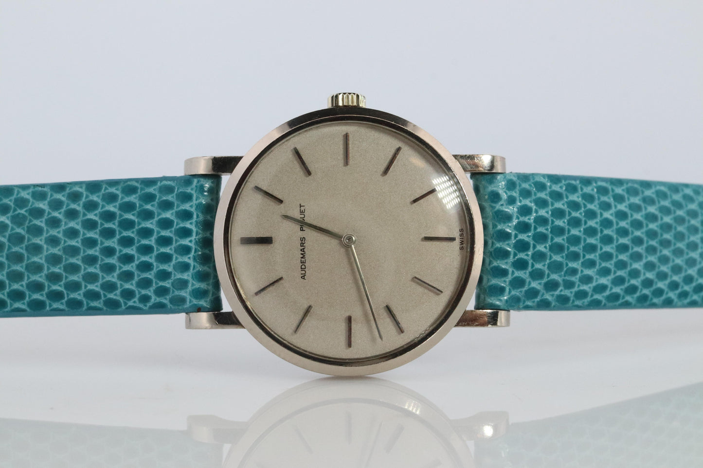 Audemars Piguet Ultra Thin Watch. AP 18k White Gold 24mm 90331