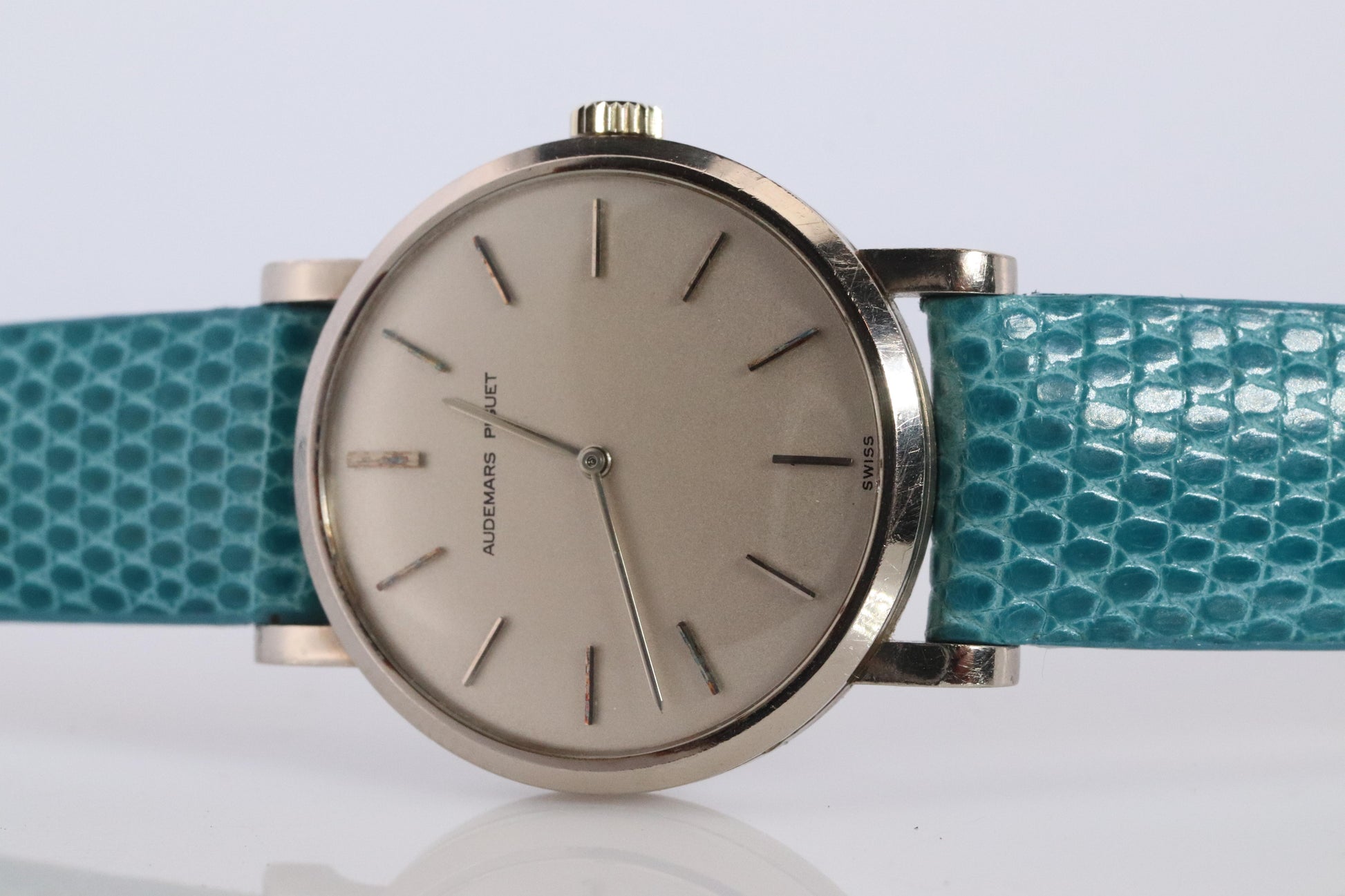 Audemars Piguet Ultra Thin Watch. AP 18k White Gold 24mm 90331