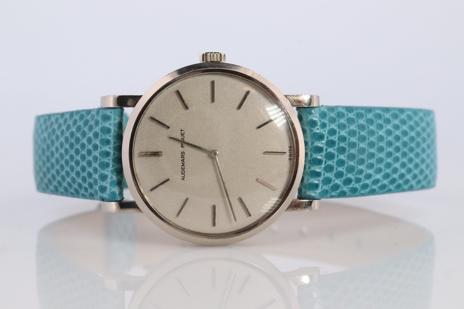 Audemars Piguet Ultra Thin Watch. AP 18k White Gold 24mm 90331