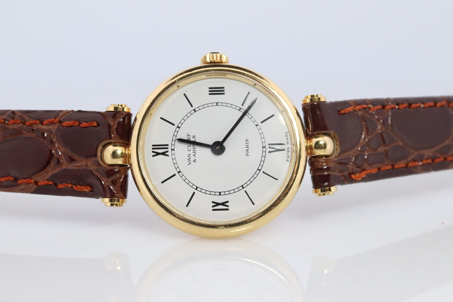 Van Cleef and Arpels 18901 watch. 18k Gold VCA La Classique Ladies Watch.