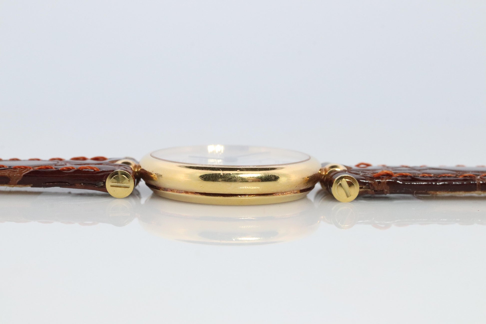 Van Cleef and Arpels 18901 watch. 18k Gold VCA La Classique Ladies Watch.