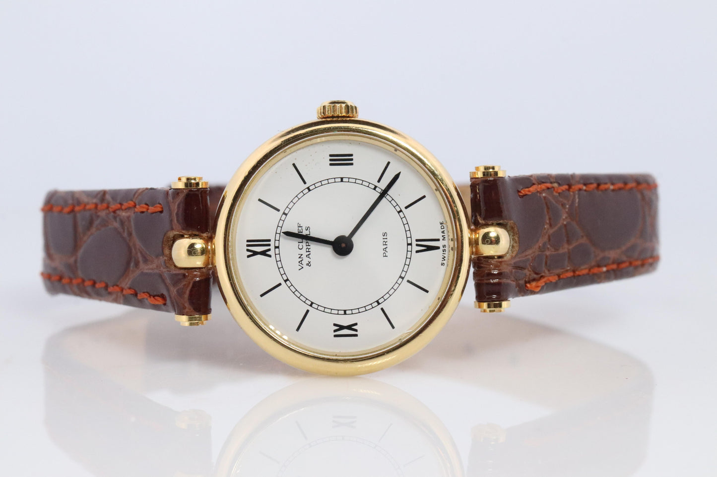 Van Cleef and Arpels 18901 watch. 18k Gold VCA La Classique Ladies Watch.