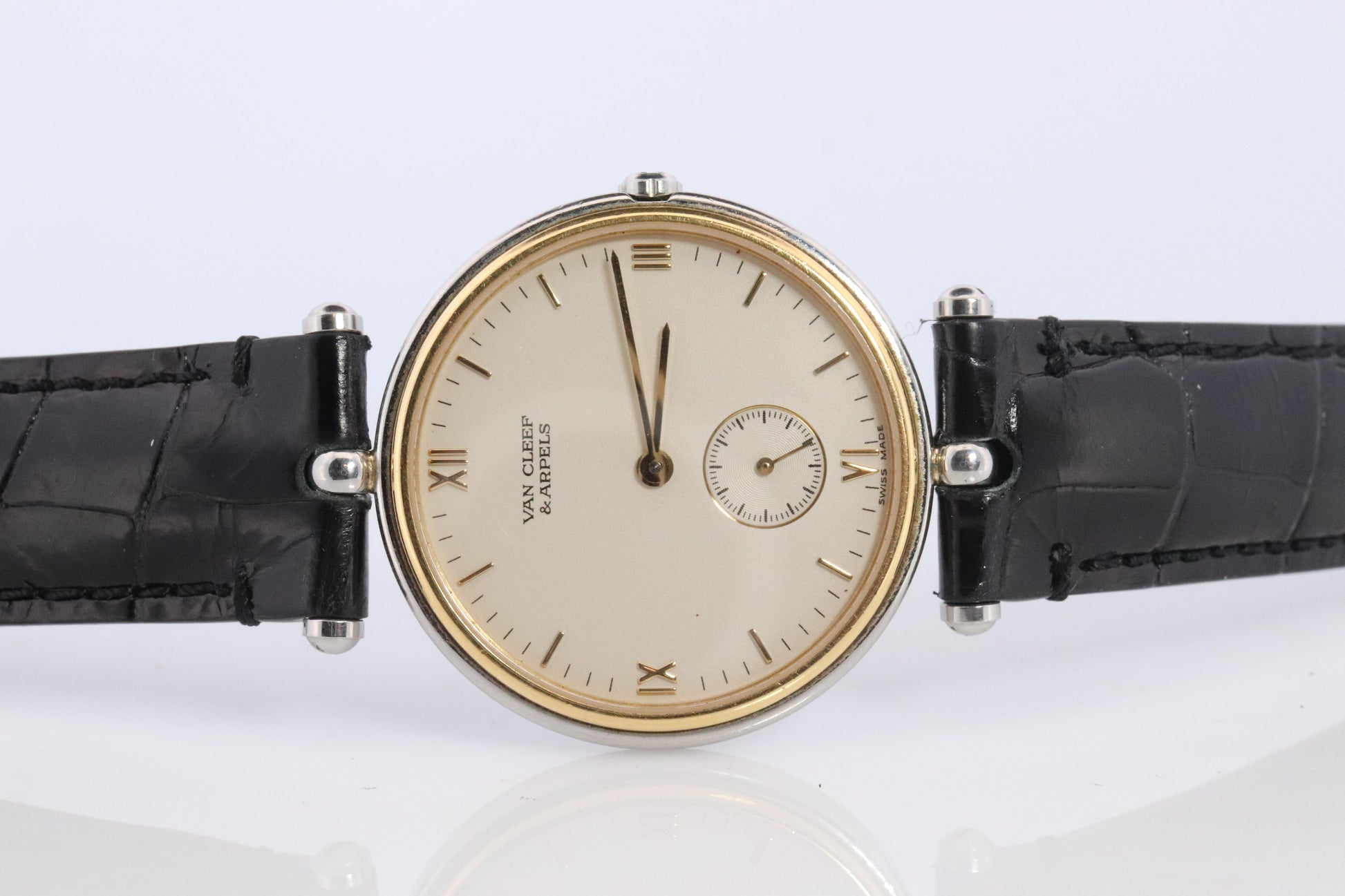 Van Cleef and Arpels 415 104 watch. La Collection 18k SS Round 32mm Watch