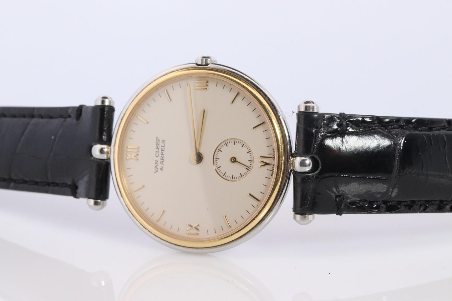 Van Cleef and Arpels 415 104 watch. La Collection 18k SS Round 32mm Watch