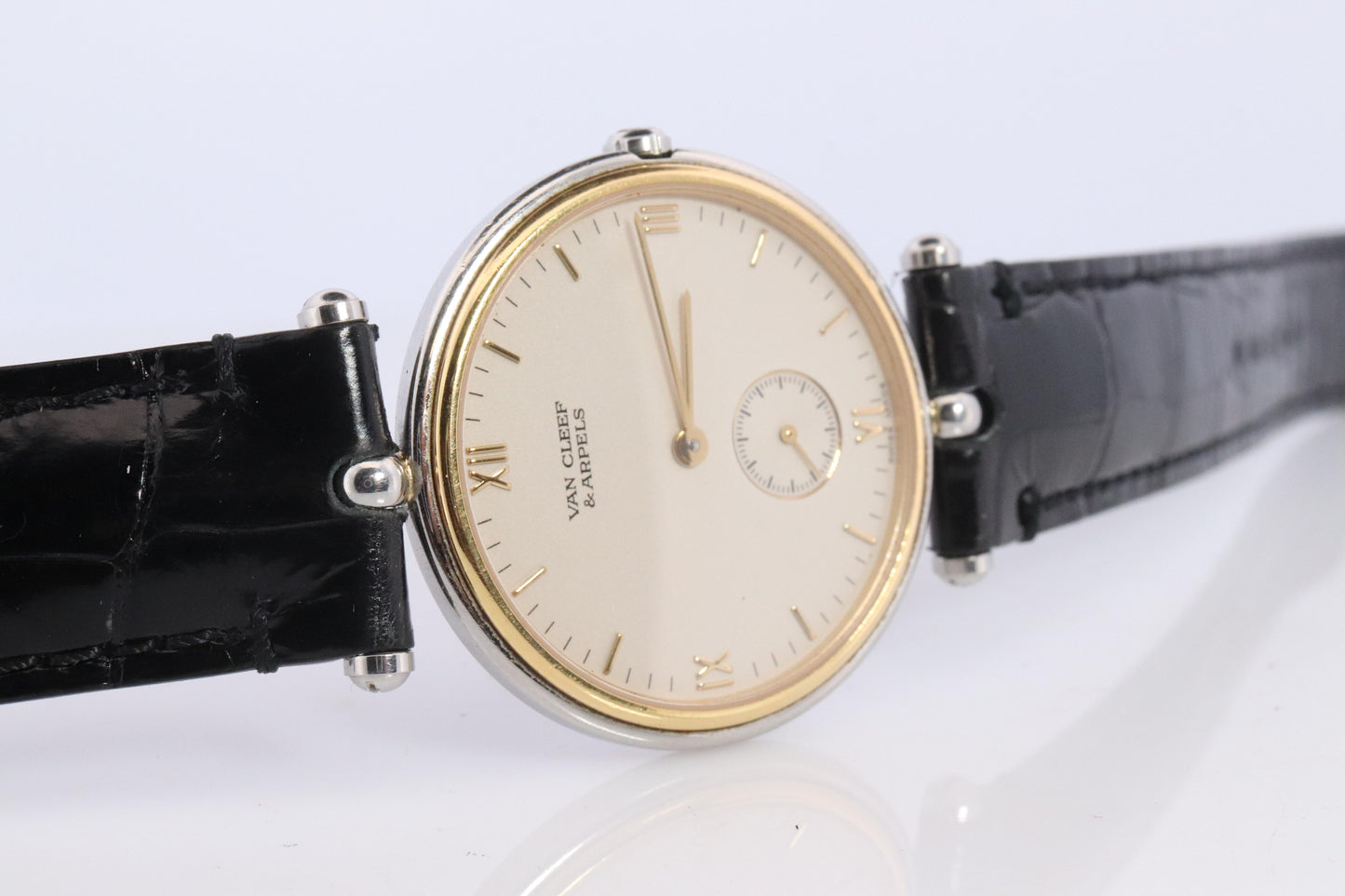 Van Cleef and Arpels 415 104 watch. La Collection 18k SS Round 32mm Watch