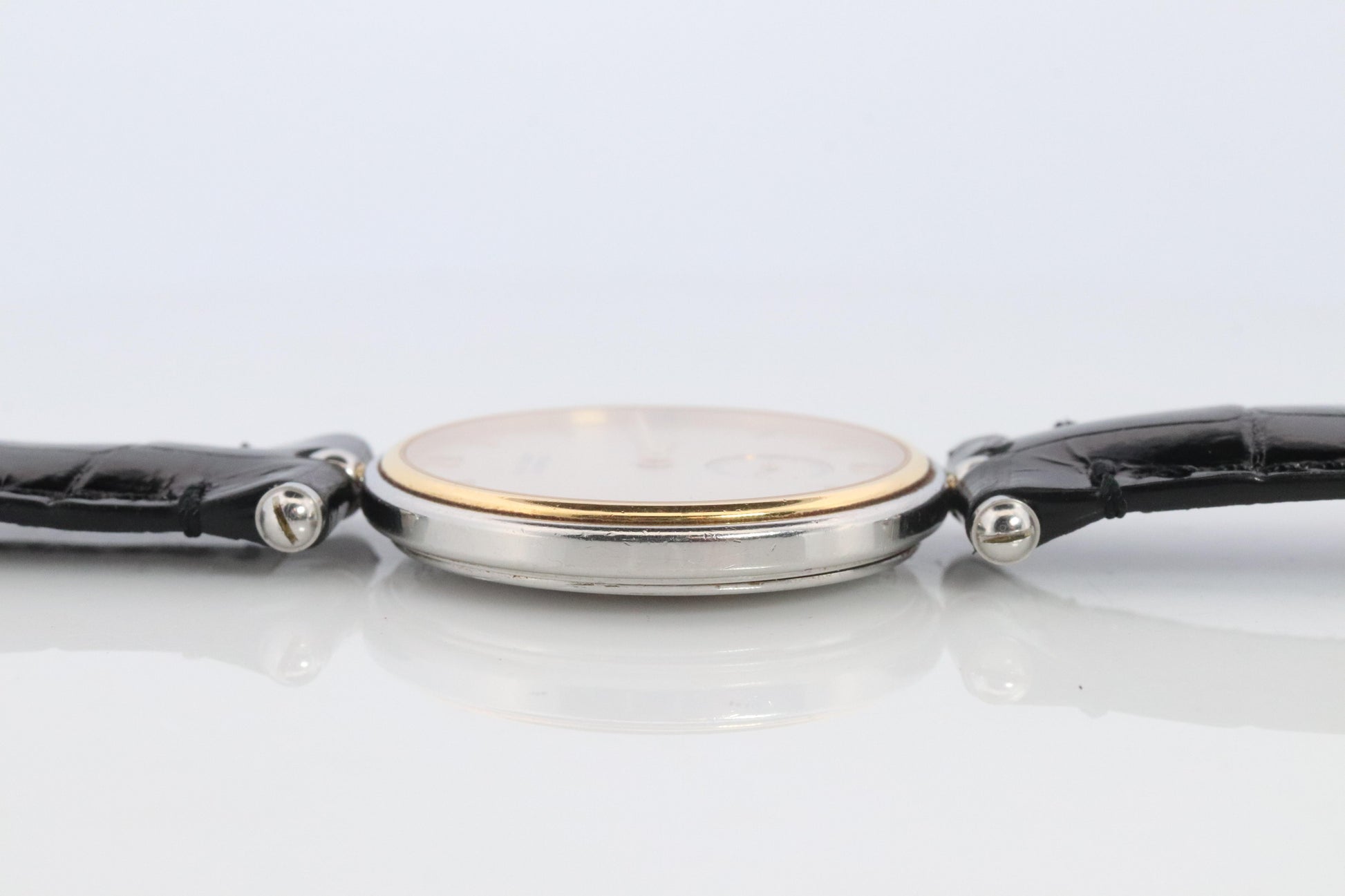 Van Cleef and Arpels 415 104 watch. La Collection 18k SS Round 32mm Watch