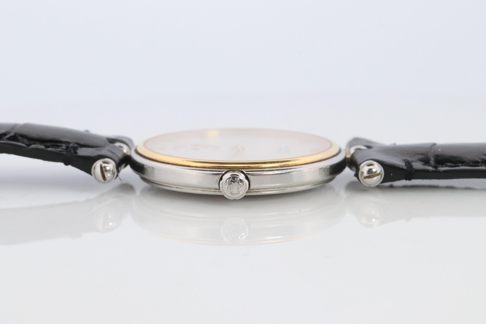 Van Cleef and Arpels 415 104 watch. La Collection 18k SS Round 32mm Watch