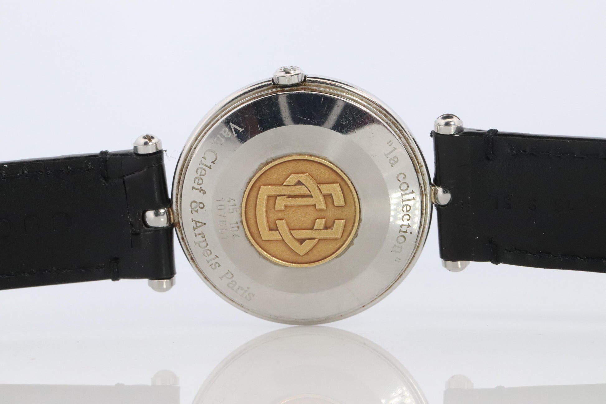 Van Cleef and Arpels 415 104 watch. La Collection 18k SS Round 32mm Watch