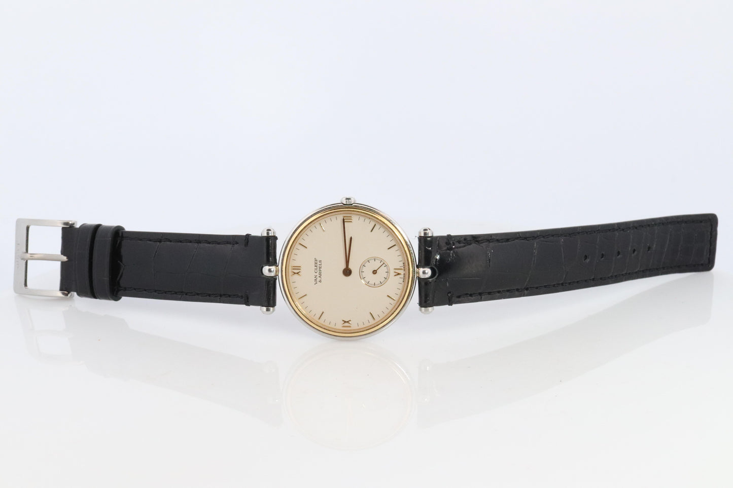 Van Cleef and Arpels 415 104 watch. La Collection 18k SS Round 32mm Watch