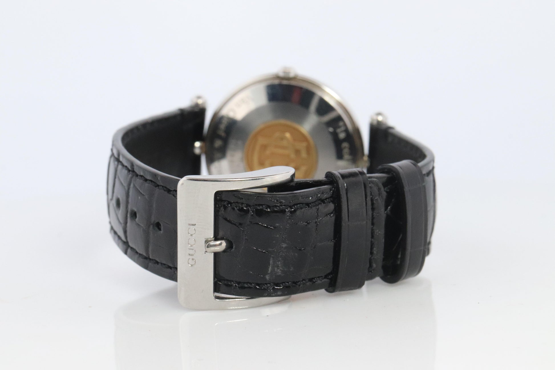 Van Cleef and Arpels 415 104 watch. La Collection 18k SS Round 32mm Watch